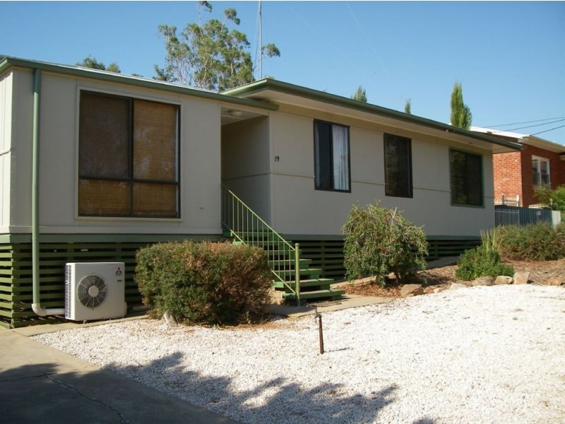 19 Melrose Ave, Clare SA 5453