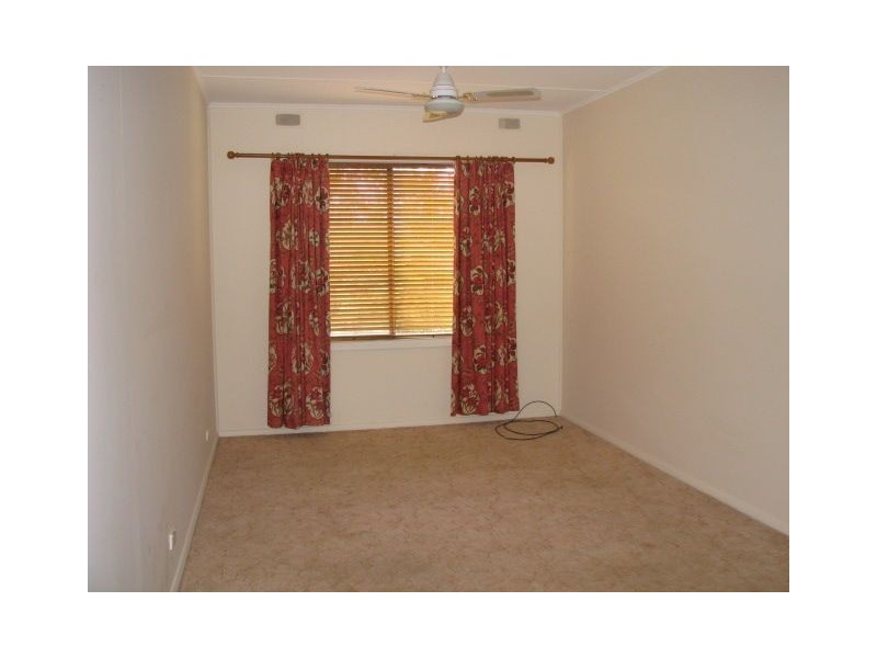 19 Melrose Ave, Clare SA 5453