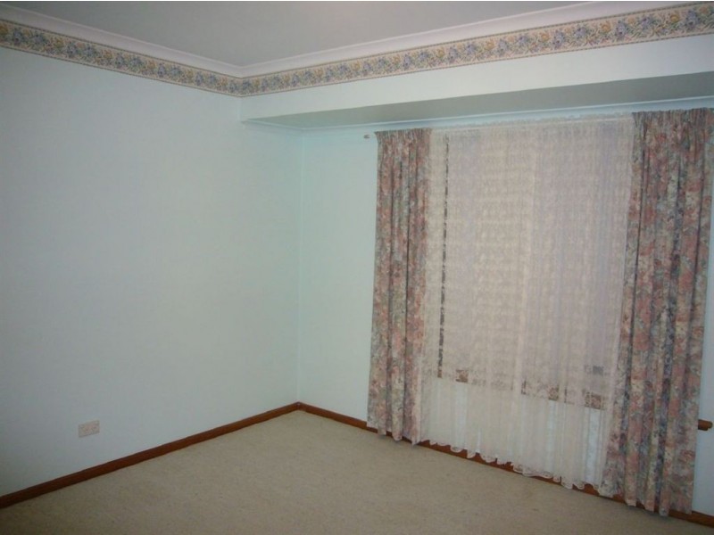 25 Second St, Owen SA 5460