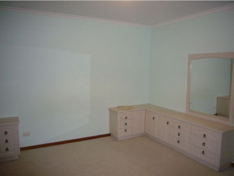 25 Second St, Owen SA 5460