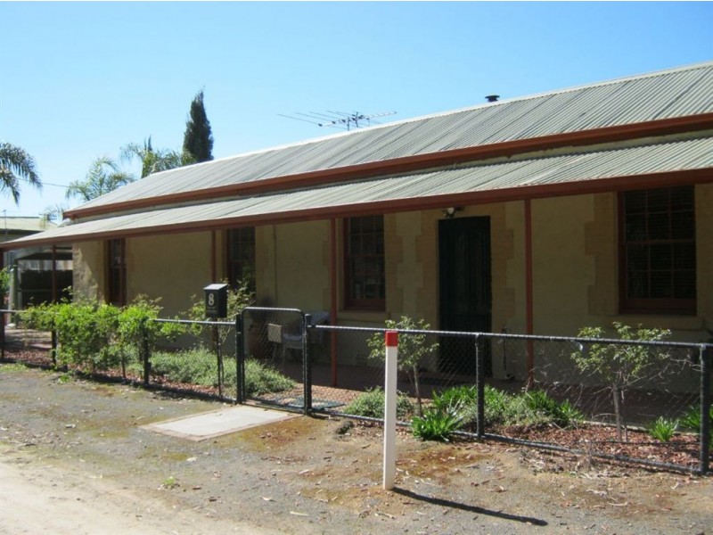8 Railway Terrace, Riverton SA 5412