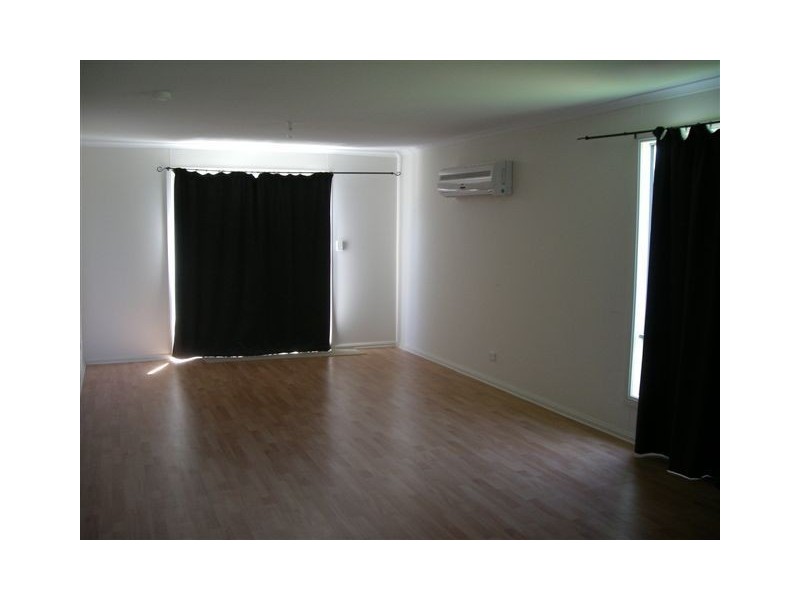 26 Houghton St, Jamestown SA 5491