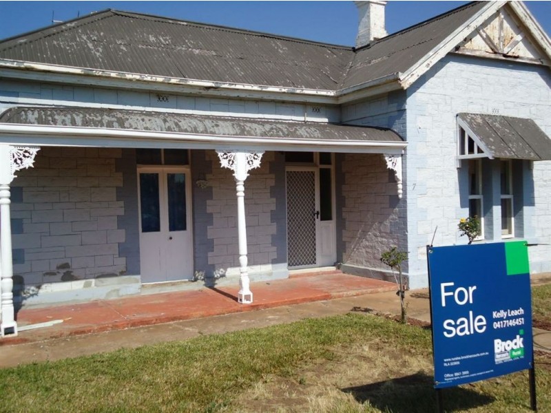 7 First Street, Owen SA 5460