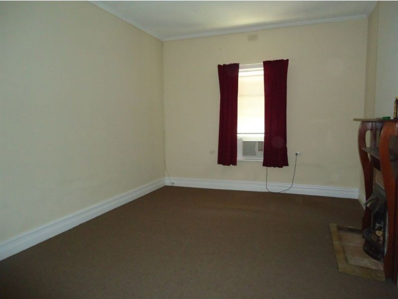 7 First Street, Owen SA 5460