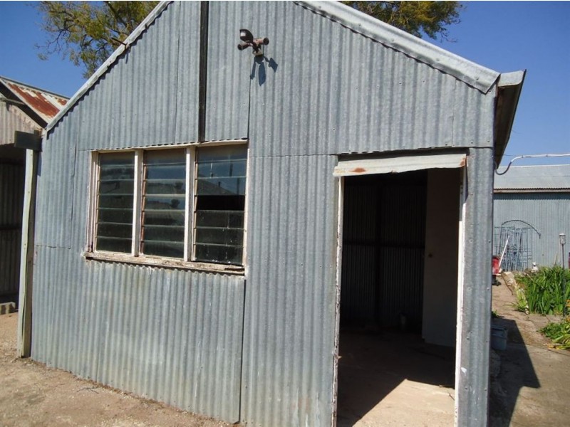 7 First Street, Owen SA 5460