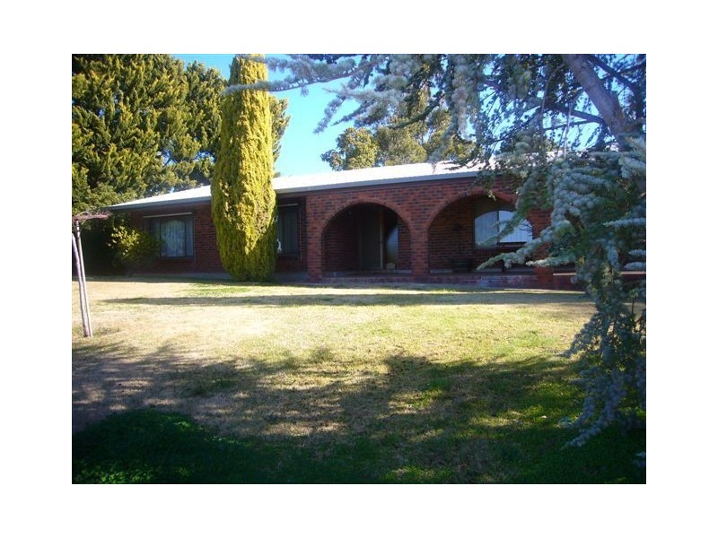 7 Pollock Cres, Clare SA 5453