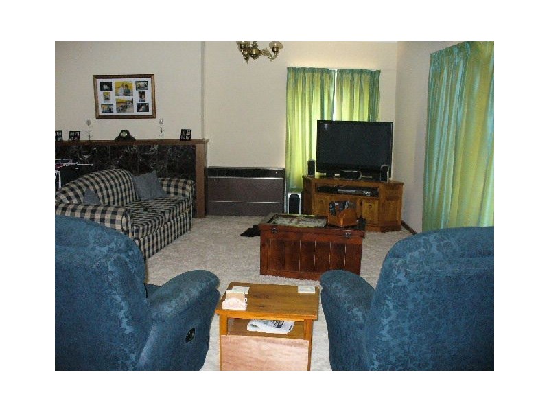 7 Pollock Cres, Clare SA 5453