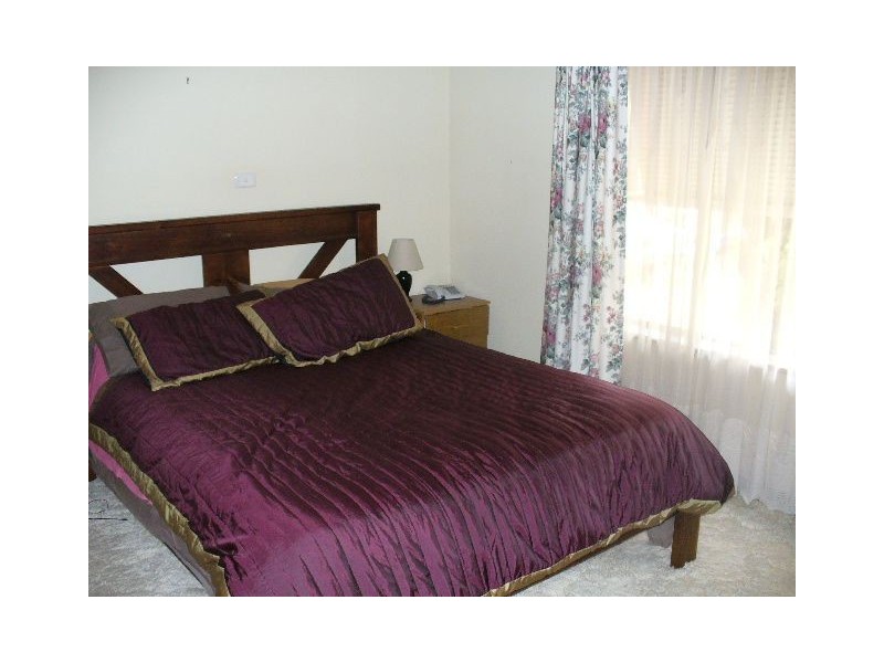 7 Pollock Cres, Clare SA 5453