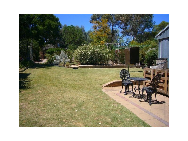 44 Victoria Rd, Clare SA 5453