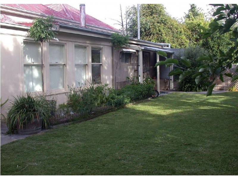 18 Harriett St, Clare SA 5453