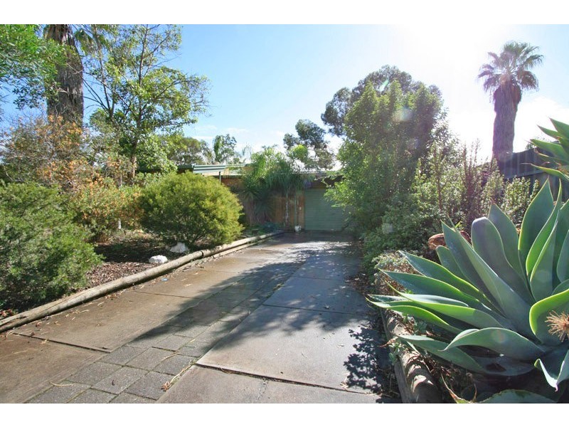 9 Broughton Road, Elizabeth Vale SA 5112