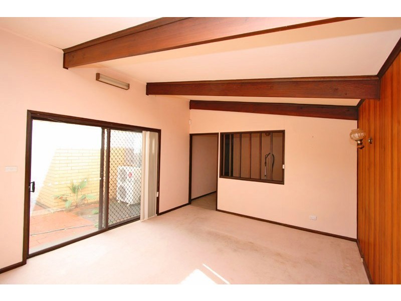 9 Broughton Road, Elizabeth Vale SA 5112