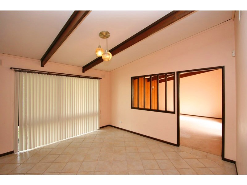 9 Broughton Road, Elizabeth Vale SA 5112