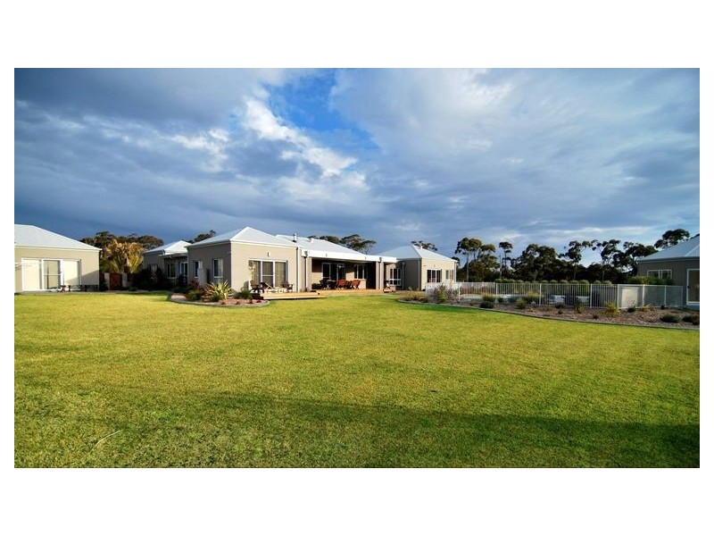2  1413 Naval College Road, Vincentia NSW 2540