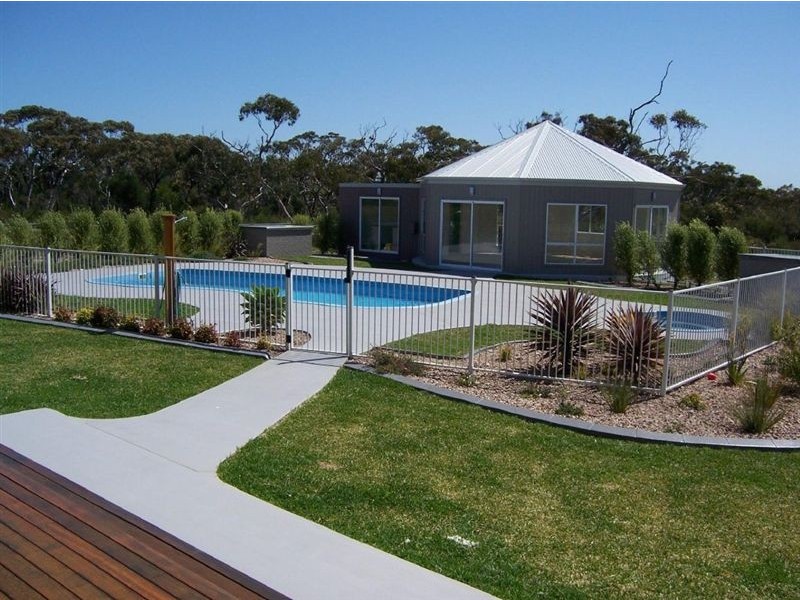 2  1413 Naval College Road, Vincentia NSW 2540