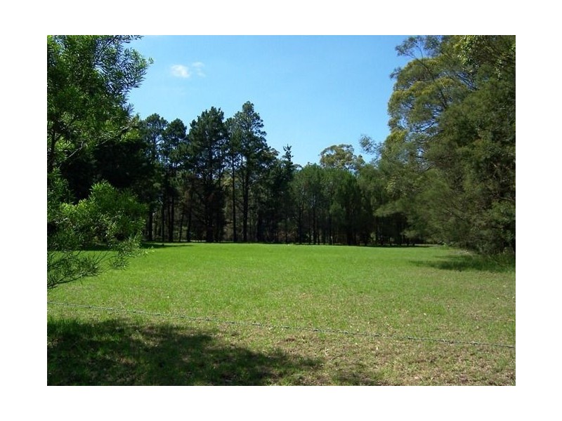 4 Knoll Parade, Woollamia NSW 2540