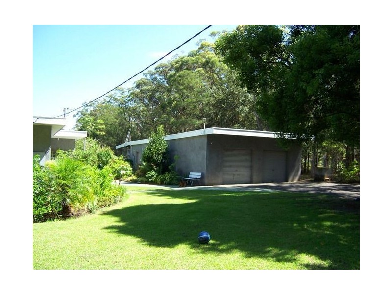 4 Knoll Parade, Woollamia NSW 2540