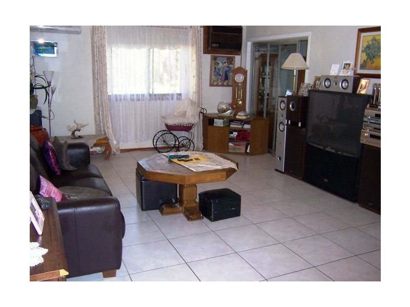 4 Knoll Parade, Woollamia NSW 2540