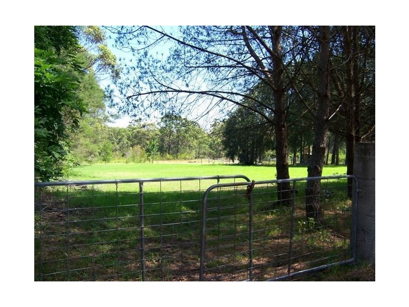 4 Knoll Parade, Woollamia NSW 2540