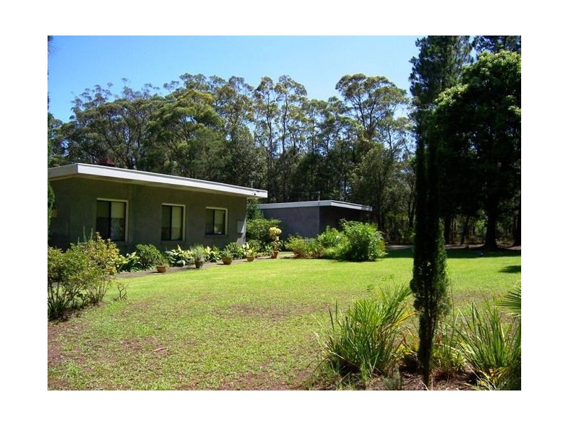 4 Knoll Parade, Woollamia NSW 2540