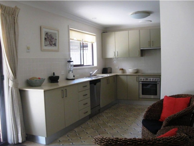 2 Windsor Drive, Berry NSW 2535