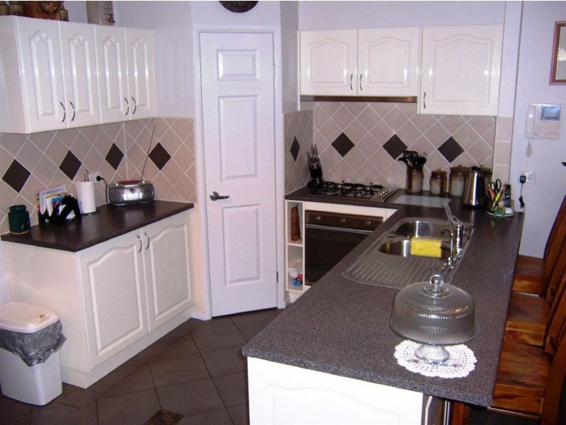 11 Jade Place, Meroo Meadow NSW 2540