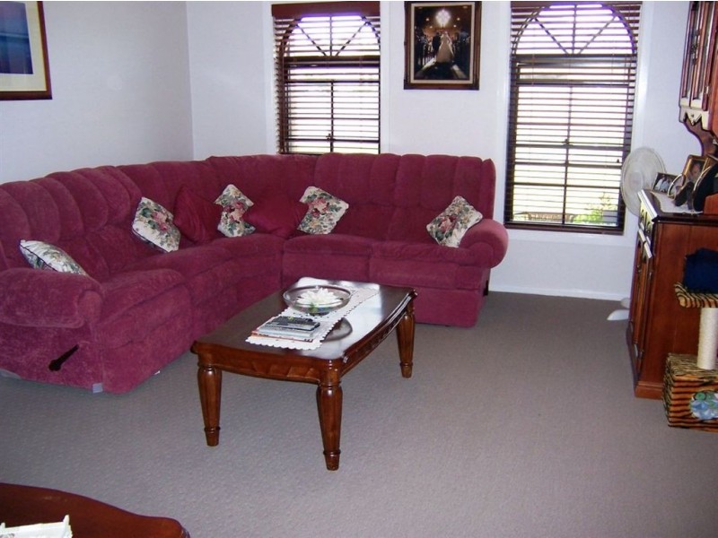 11 Jade Place, Meroo Meadow NSW 2540