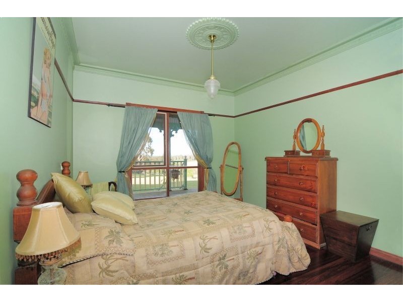 290 Hames Road, Falls Creek NSW 2540