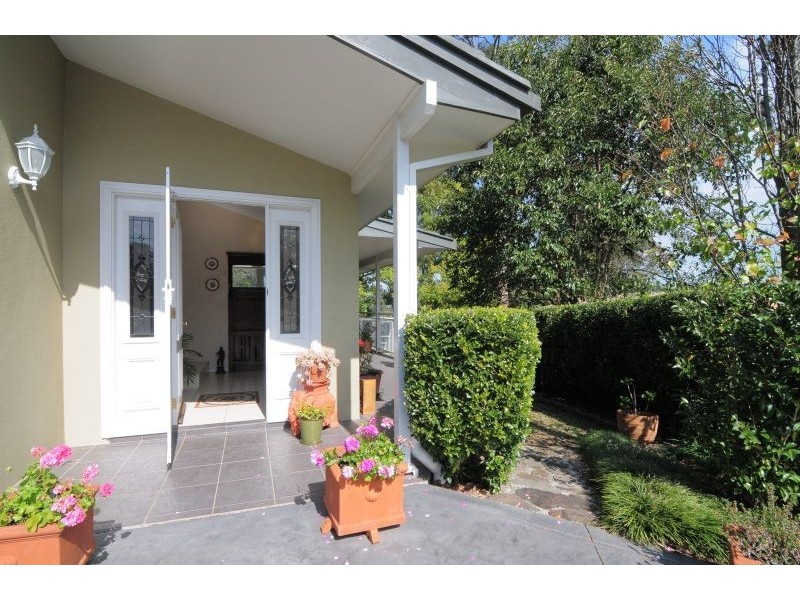 18 Windsor Drive, Berry NSW 2535