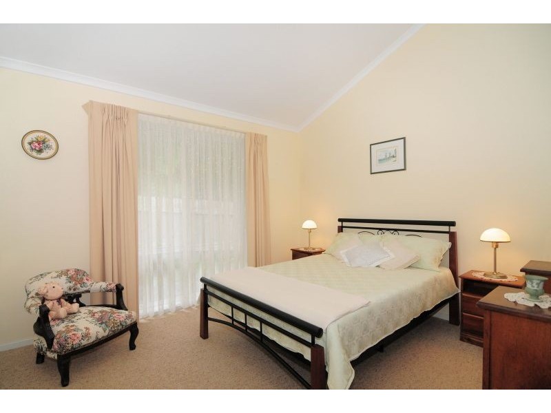 18 Windsor Drive, Berry NSW 2535