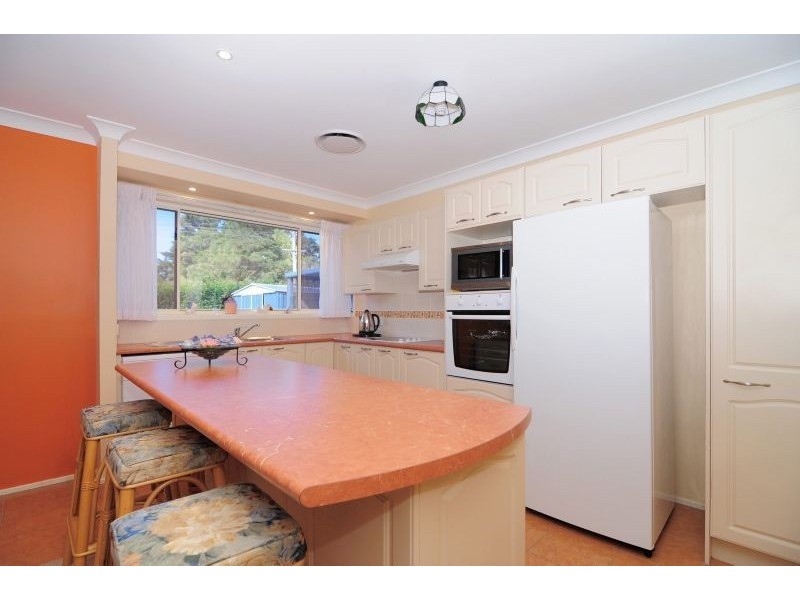 9 Jade Place, Meroo Meadow NSW 2540