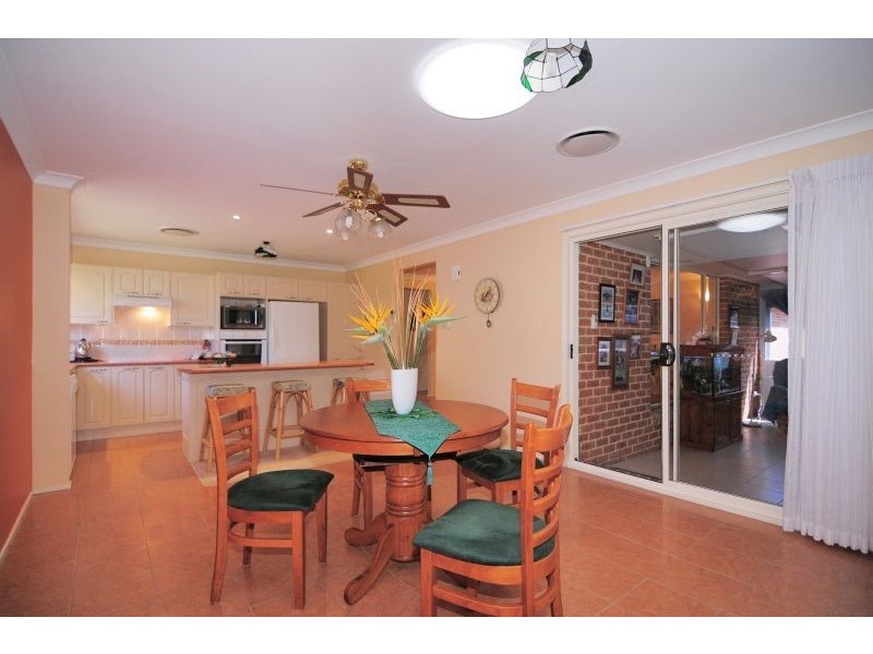 9 Jade Place, Meroo Meadow NSW 2540