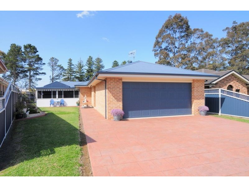 9 Jade Place, Meroo Meadow NSW 2540