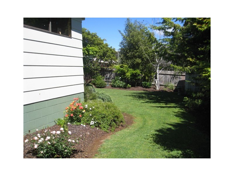 8 Lawrence Drive, Devonport TAS 7310
