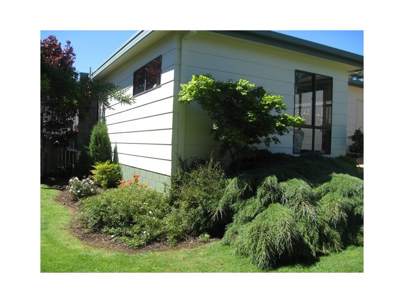 8 Lawrence Drive, Devonport TAS 7310