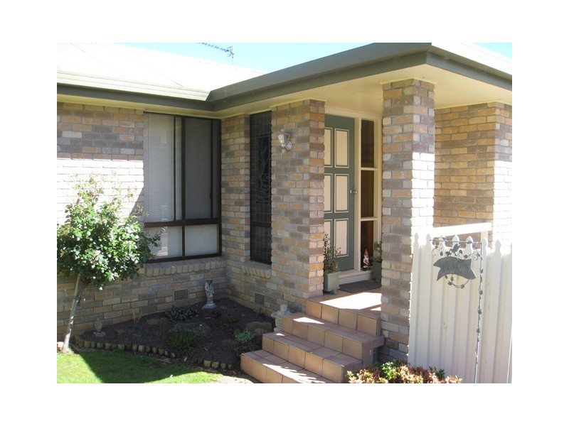 8 Lawrence Drive, Devonport TAS 7310