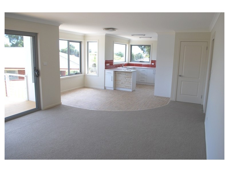 2/2 Gatenby Drive, Devonport TAS 7310