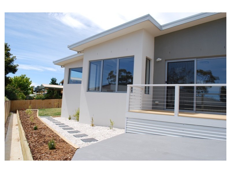 2/2 Gatenby Drive, Devonport TAS 7310