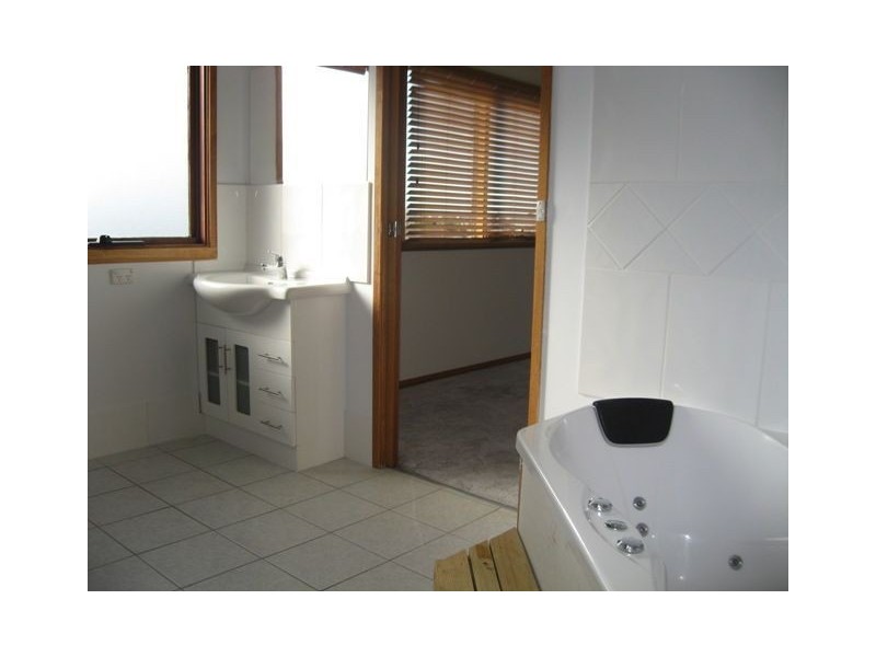 18 Valley Road, Devonport TAS 7310