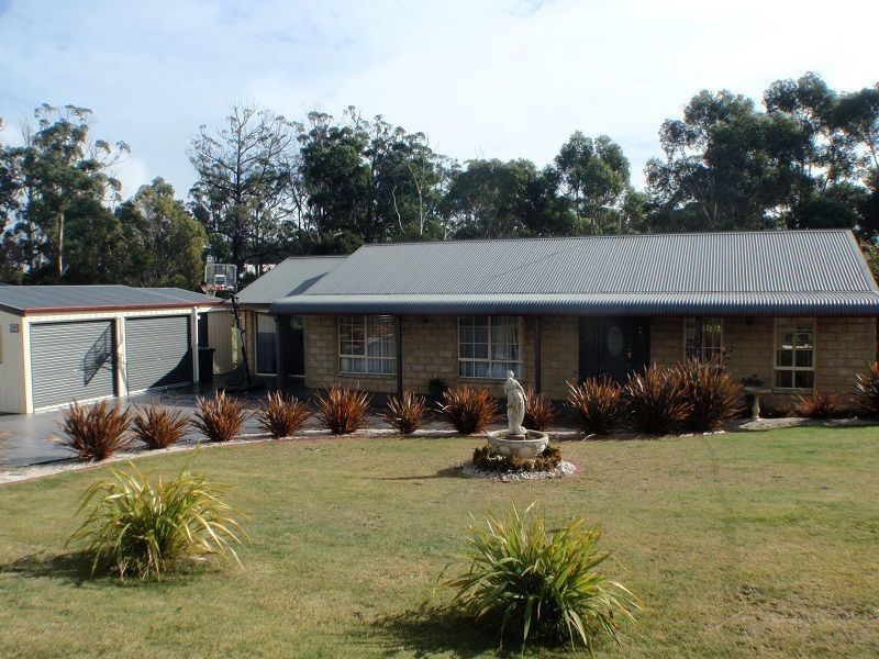 40 Lawrence Drive, Devonport TAS 7310
