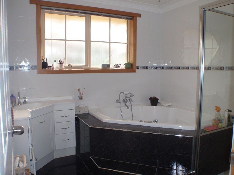 40 Lawrence Drive, Devonport TAS 7310