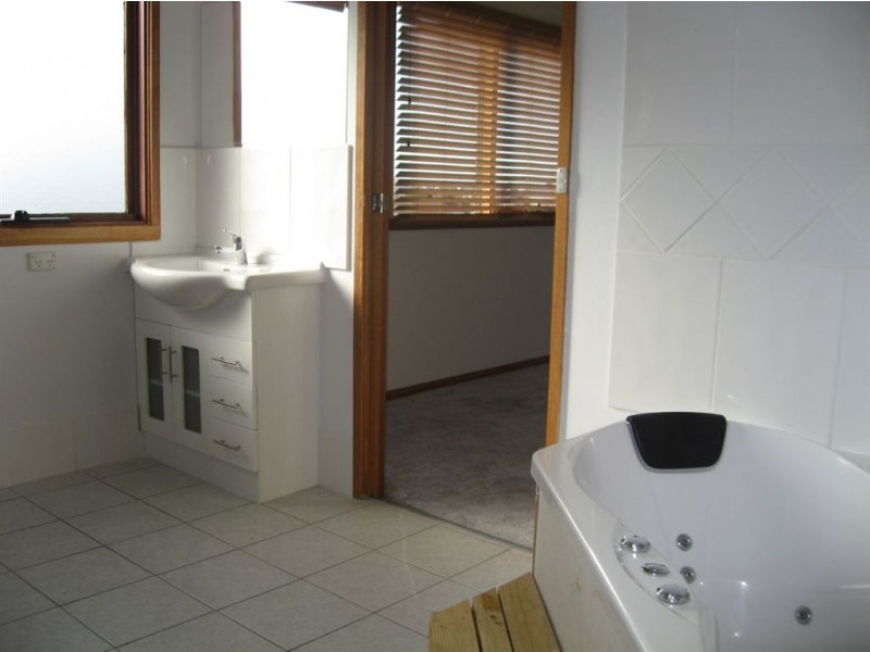 18 Valley Road, Devonport TAS 7310