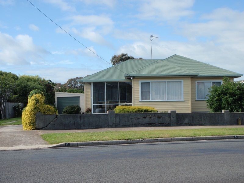 5 Middle Road, Devonport TAS 7310
