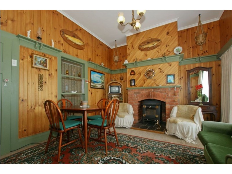19 Victoria Parade, Devonport TAS 7310