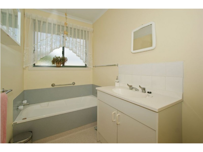 2/71 Stewart Street, Devonport TAS 7310