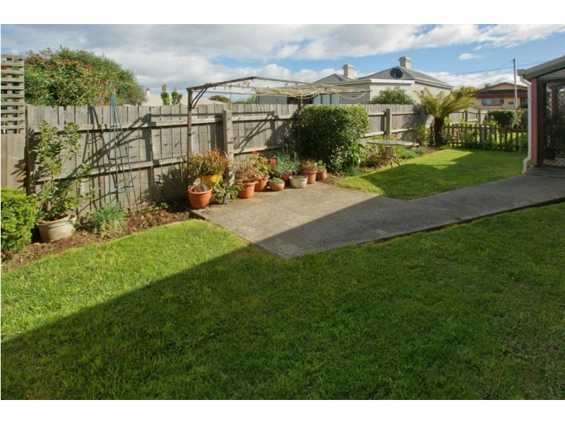 2/71 Stewart Street, Devonport TAS 7310