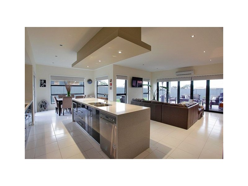 4 Franklin Drive, Shearwater TAS 7307