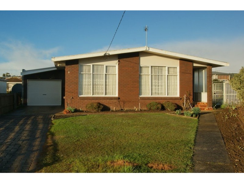 9 College Court, Devonport TAS 7310