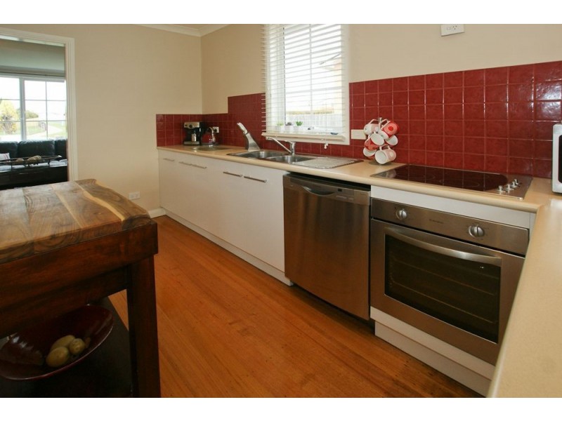 18 Waniora Street, Devonport TAS 7310