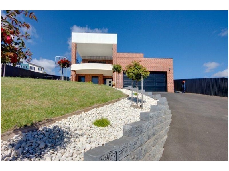 35 McCall Terrace, Devonport TAS 7310